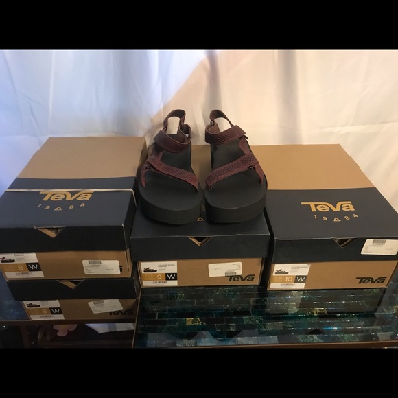 SEE TODAY'S DEAL⬇! NIB Flatform Everglade Teva’s - Picture 3 of 8